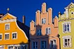 bild Farbenfrohe Fassaden Mittelalterliche Giebelhaeuser Landshut Bayern