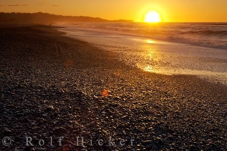 Gelber Sonnenuntergang Gillespies Beach Suedinsel Neuseeland