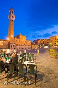 Abenddaemmerung Ueber Piazza Del Campo Siena Italien