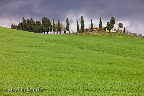 Dunkle Regenwolken Toskana Italien