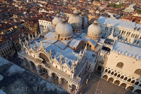 Luftaufnahme Kuppeln Markusdom Venedig