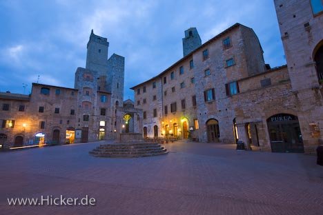 Mittelalterliche Piazza Della Cisterna San Gimignano Italien