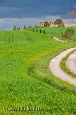 Dunkle Wolken Landhaus Toskana Italien