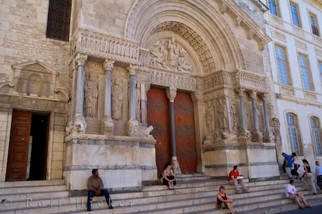 Eingangsbereich Kathedrale Saint Trophime Arles Provence Frankreich