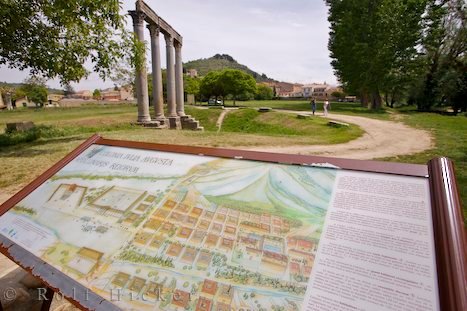 Informationstafel Monte Sainte Maxime Roemische Sauelen Riez Frankreich