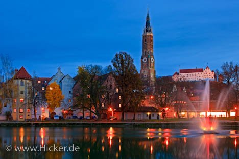 Daemmerung Burg Trausnitz Martinskirche Landshut Deutschland