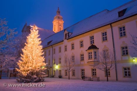 Weihnachtsbild Lichterglanz Weihnachtsbaum Landratsamt Neustift Freising