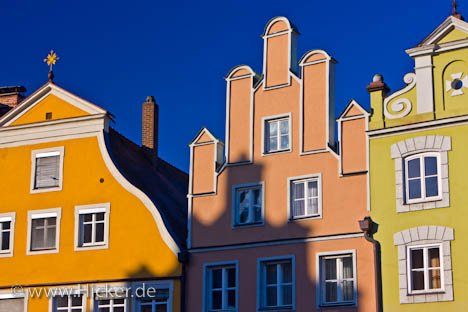 Farbenfrohe Fassaden Mittelalterliche Giebelhaeuser Landshut Bayern