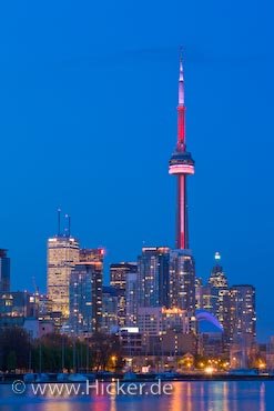 Leuchtendes Toronto CN Tower Nacht