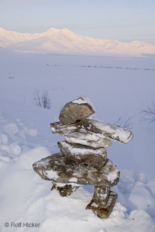 Inuksuk Im Schnee Kennzeichen Der Inuit Alaska