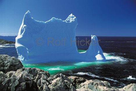 Eisberg Unter Blauem Himmel