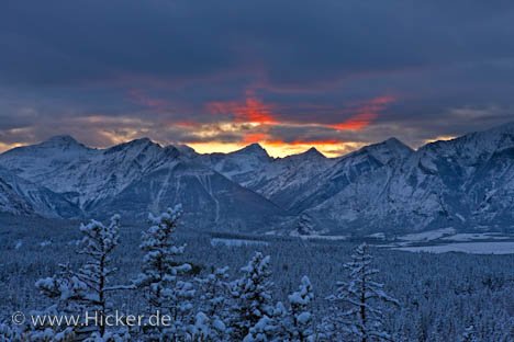 Verschneite Winterlandschaft Sonnenuntergang